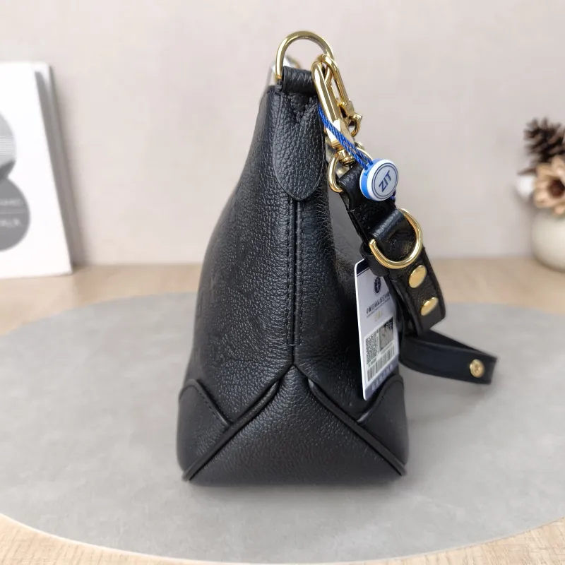 Louis Vuitton Crossbody Bag Boulogne Black Empreinte Embossed Calfskin Small26 × 9.5 × 16 cm — detail view 14 of 15
