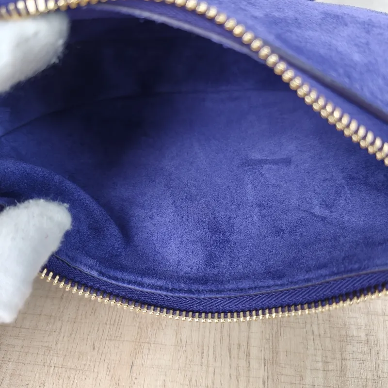 CELINE Crossbody Bag TEEN LULU hobo Calfskin Small21 × 5 × 24 cm — detail view 16 of 17