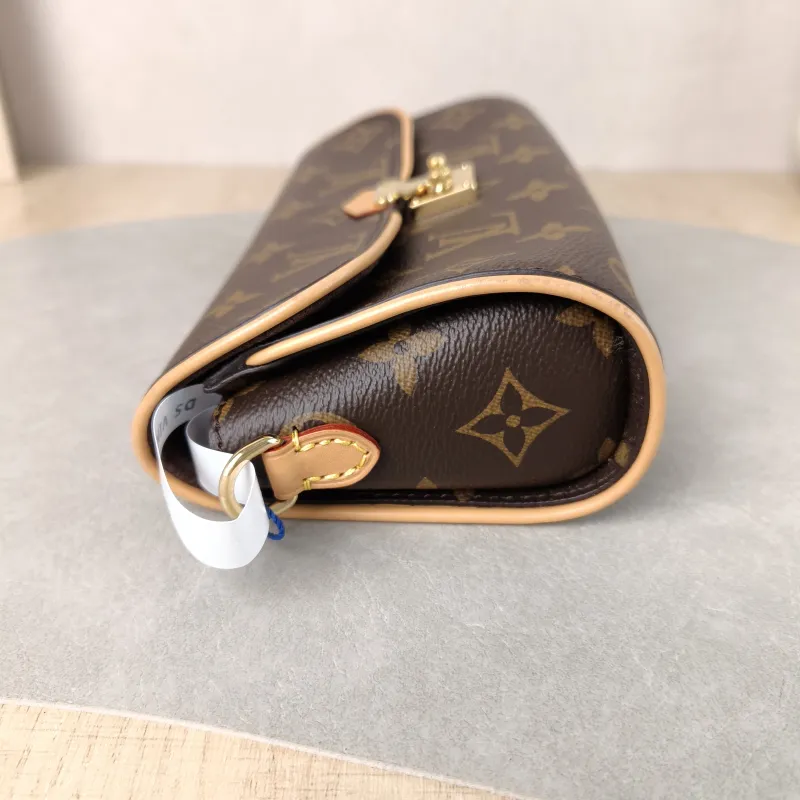 Louis Vuitton Crossbody Bag POCHETTE CAMILLE Monogram PVC 20.5 × 6 × 11 cm — detail view 10 of 13