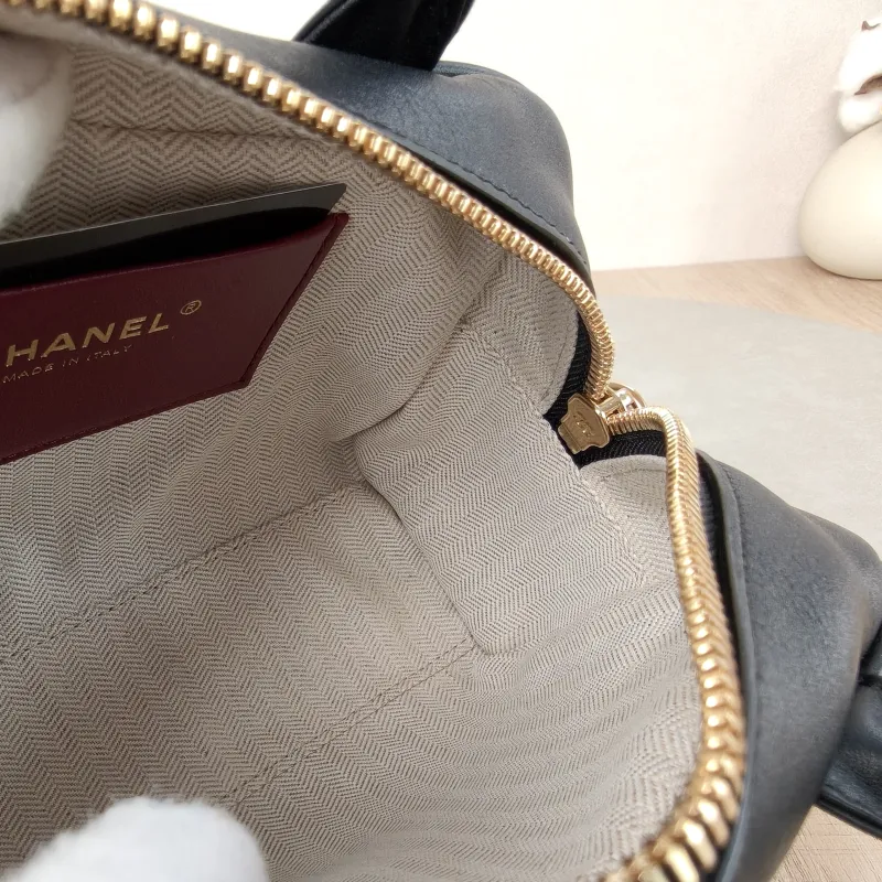 Chanel Shoulder Bag Bowling Bag Black Calfskin 20 × 8 × 12 cm — detail view 11 of 12
