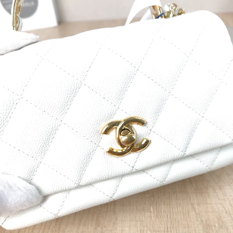 Chanel Crossbody Bag White Calfskin One Size18 × 7 × 11.5 cm — detail view 7 of 12