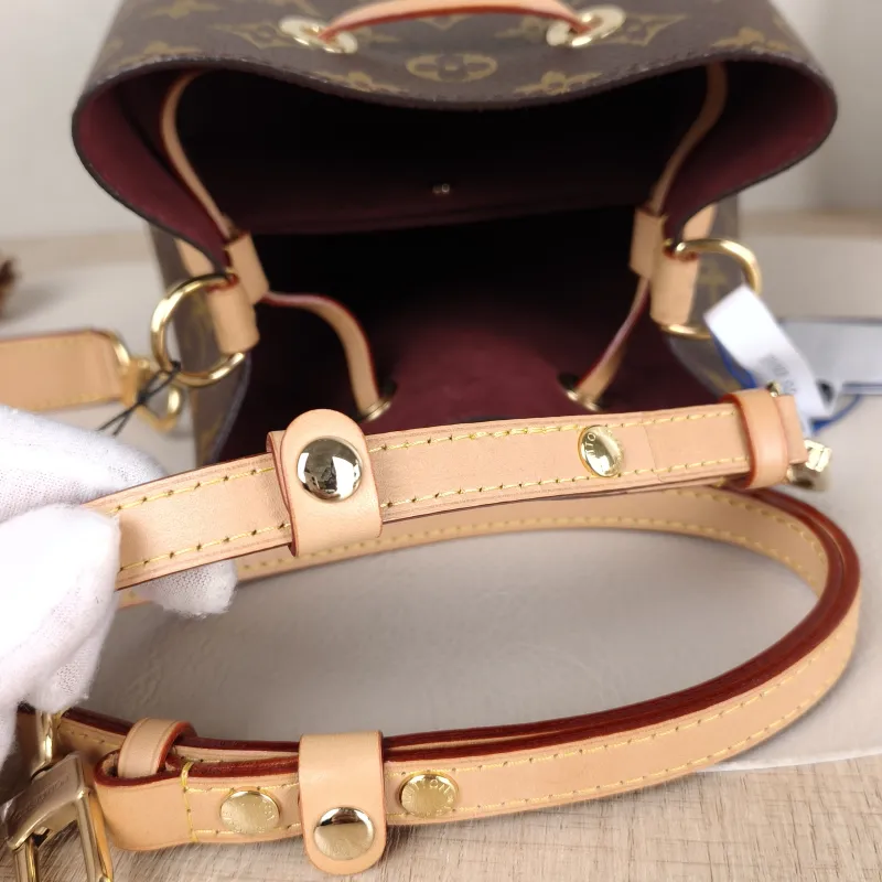Louis Vuitton Crossbody Bag NÉONOÉ Bucket Bag BB Monogram PVC BB 20 × 13 × 20 cm — detail view 3 of 11
