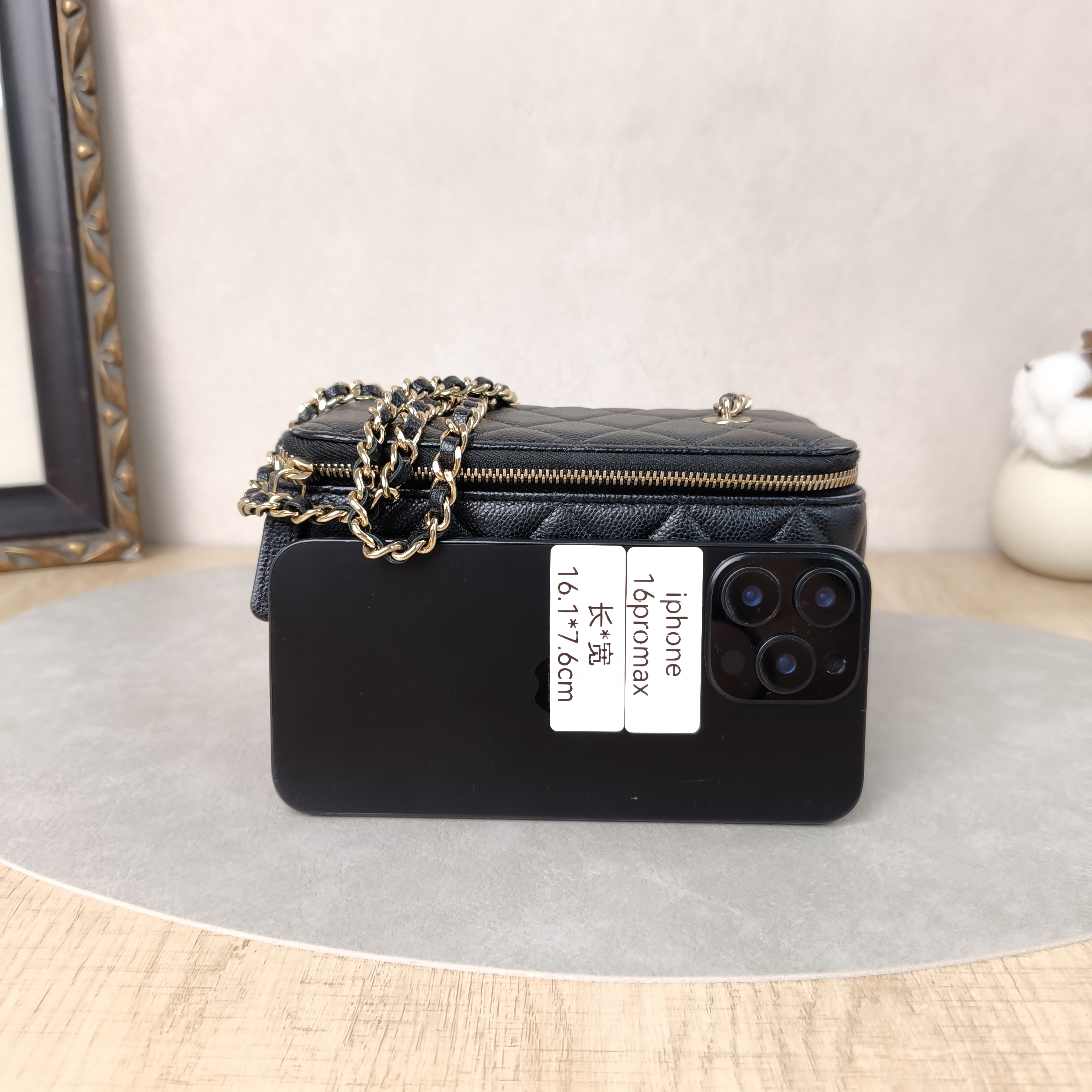 Chanel Crossbody Bag · Edition Box Bag Cosmetic Bag Black Grained Calfskin Small17 × 8 × 9.5 cm — cover view 4 of 6
