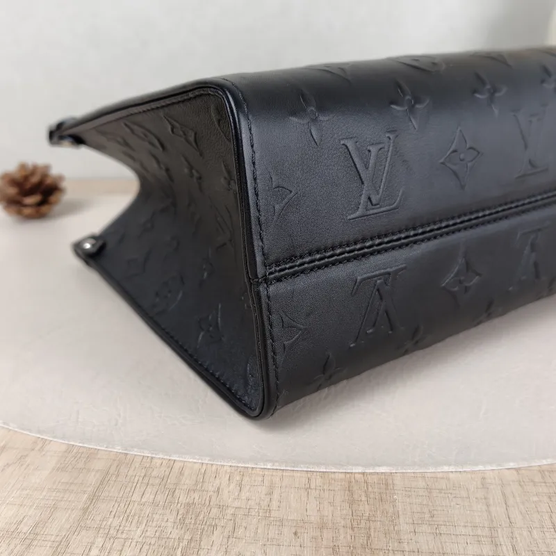 Louis Vuitton Shoulder Bag Onthego Black Calfskin Small 25 × 11.5 × 19 cm Shoulder Strap — detail view 1 of 12