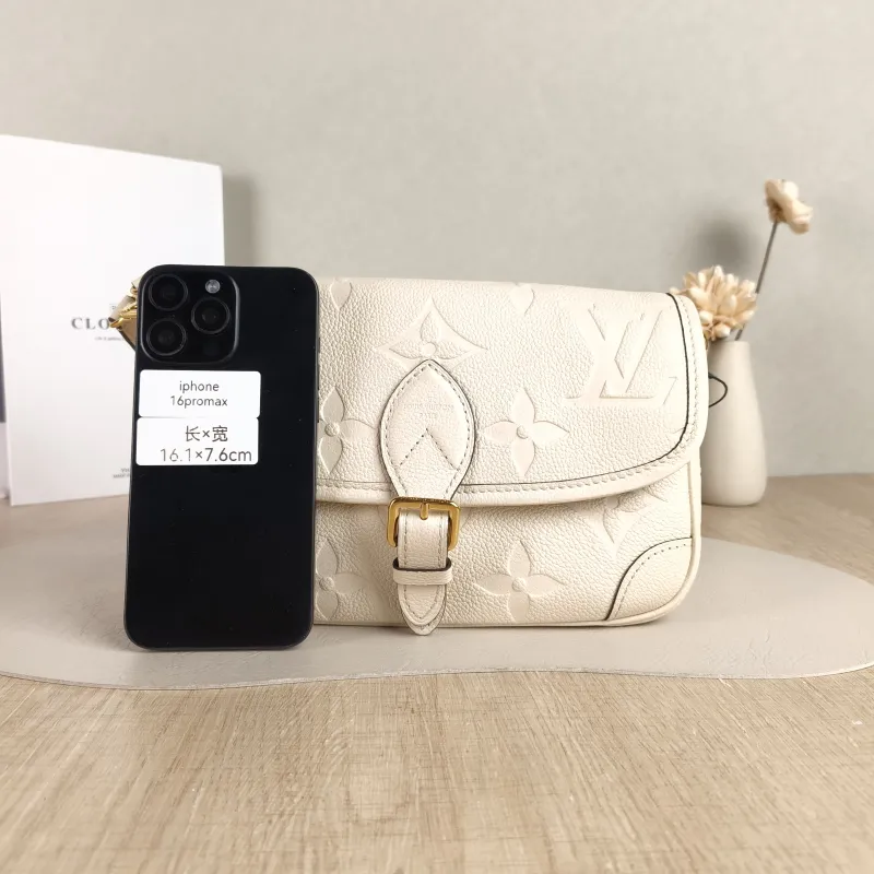 Louis Vuitton Crossbody Bag Diane Baguette Bag White Empreinte Embossed Calfskin Small 24 × 9 × 15 cm — cover view 2 of 5