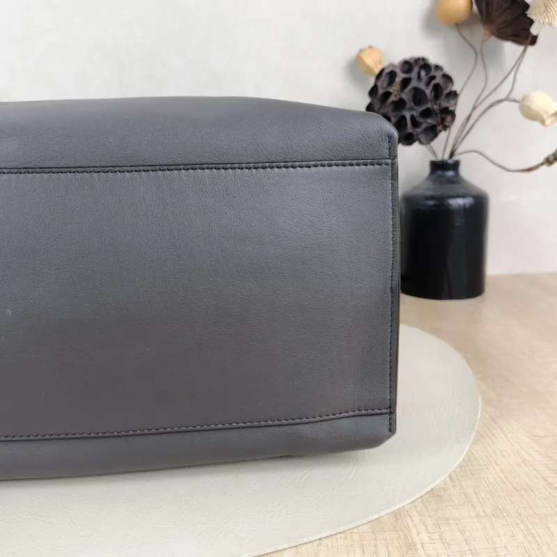LOEWE Crossbody Bagcubi Crossbody Bag Grey Calfskin One Size44 × 18 × 30 cm — detail view 8 of 10