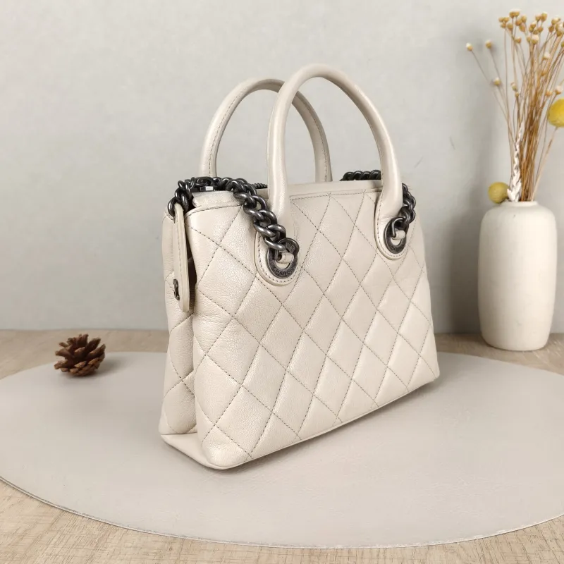 Chanel Shoulder Bag tote White Calfskin One Size23 × 8 × 17 cm — cover view 4 of 5