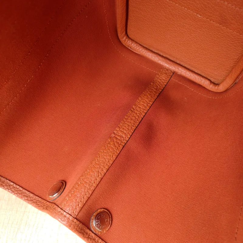 Hermès Top Handle Bag Garden Party 30 30 Canvas · Negonda Calfskin Medium30 × 13 × 21 cm — detail view 2 of 12