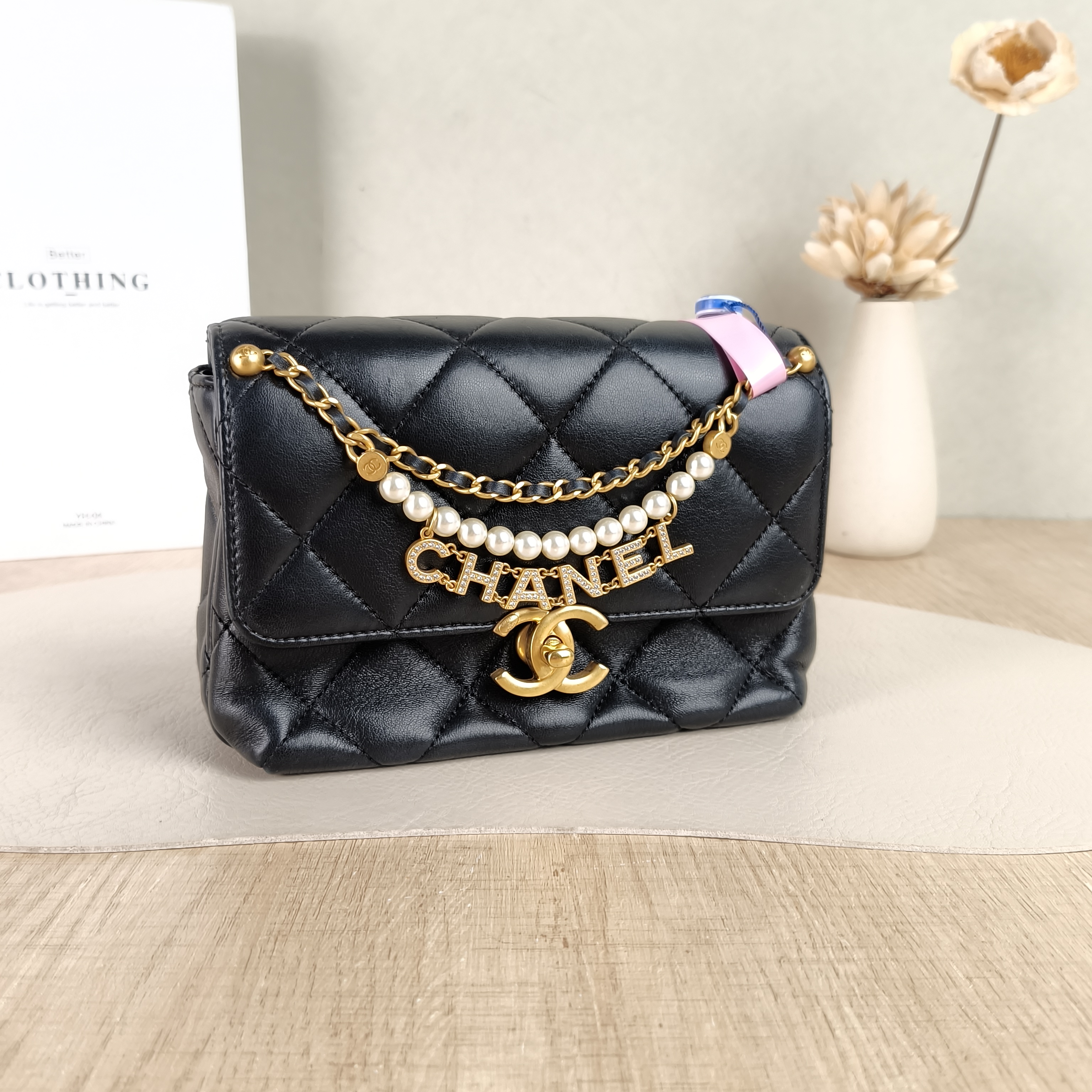 Chanel Crossbody Bag24a Pearl Black Lambskin One Size18 × 8 × 12 cm — cover view 3 of 5