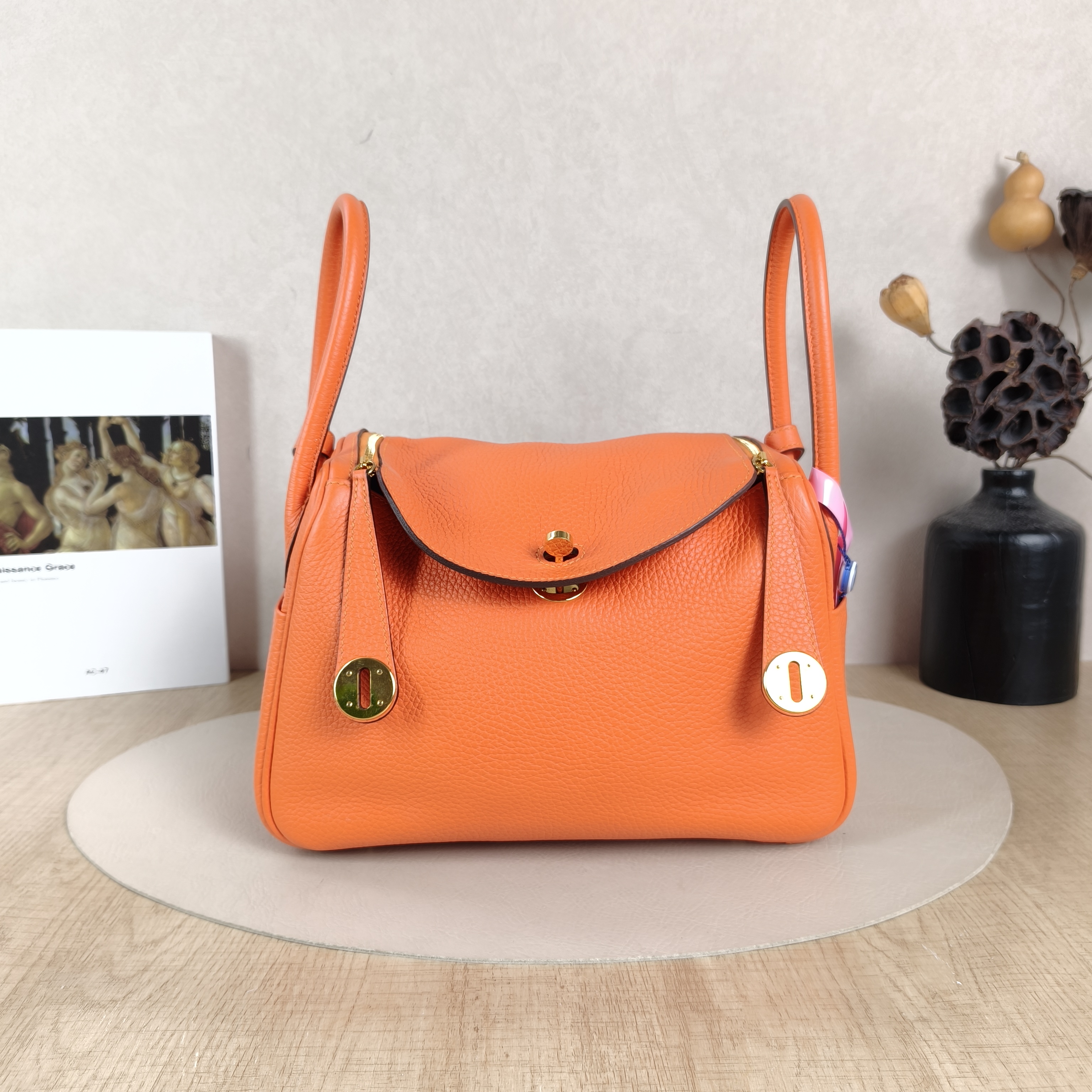 Hermès Crossbody Bag Lindy 2693 Taurillon Clemence TC Calfskin Small26 × 12 × 18 cm