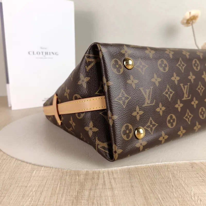 Louis Vuitton Crossbody Bag Carryall Monogram PVC Small 29 × 12 × 24 cm — detail view 5 of 12