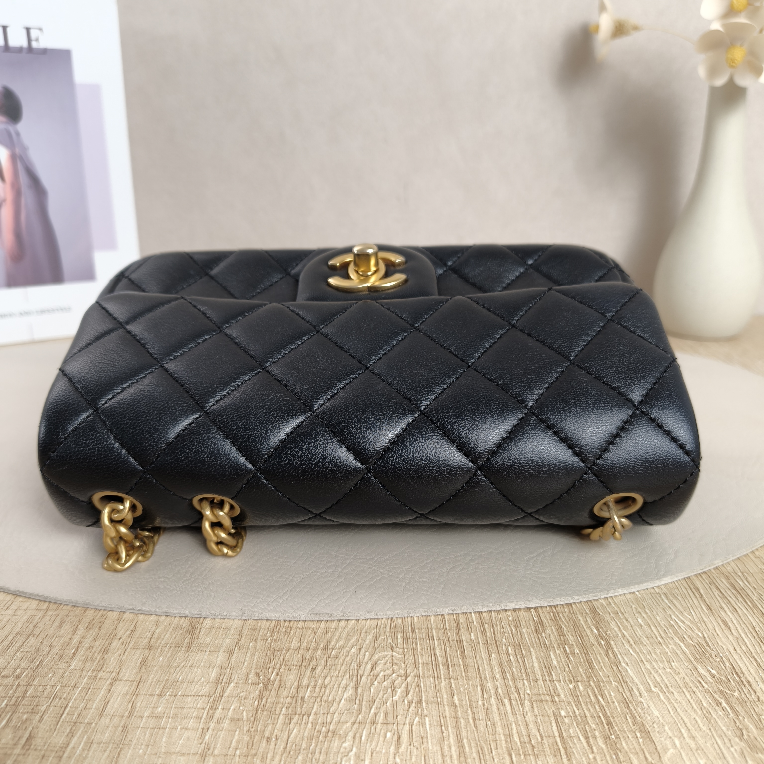 Chanel Crossbody Bag23s mini Black Lambskin mini21 × 8 × 13 cm — cover view 11 of 11