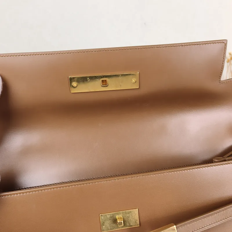 SAINT LAURENT MANHATTAN Caramel Calfskin Small 32 × 10 × 22.5 cm — detail view 6 of 12