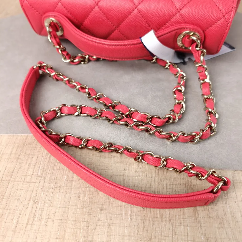 Chanel Crossbody Bag affinity Messenger Bag Red Grained Calfskin Medium 22 × 9.5 × 16 cm 25 — detail view 13 of 16