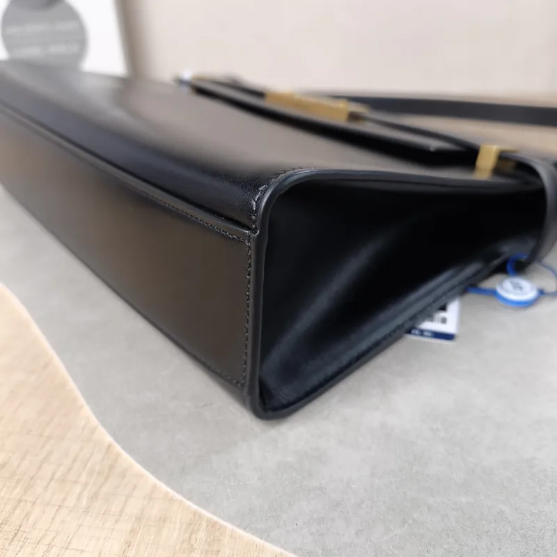 SAINT LAURENT Shoulder Bag MANHATTAN Black Calfskin Medium 29 × 7.5 × 20 cm — detail view 3 of 11