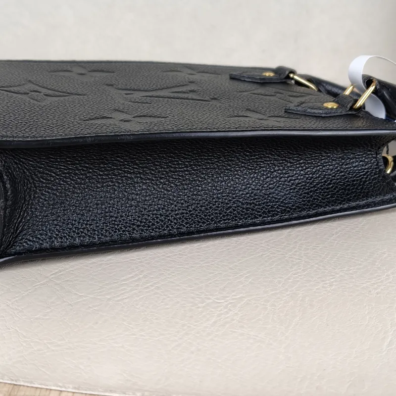 Louis Vuitton Crossbody Bag PETIT SAC PLAT Mini Black Calfskin Mini 14 × 5 × 17 cm — detail view 8 of 9