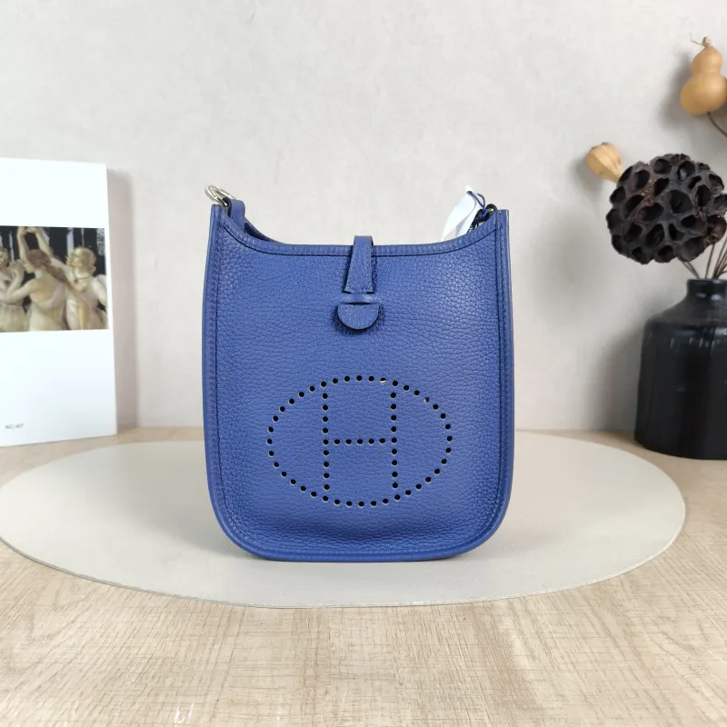 Hermès Crossbody Bag Evelyne Mini 16 Mini 16 Blue TC Calfskin Mini 17 × 5.5 × 18 cm D