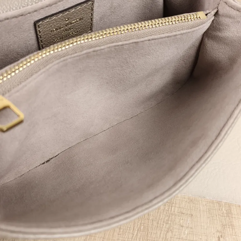 Louis Vuitton Crossbody Bag Pochette Métis East West Empreinte Embossed Calfskin Small21.5 × 6 × 13.5 cm — detail view 12 of 12