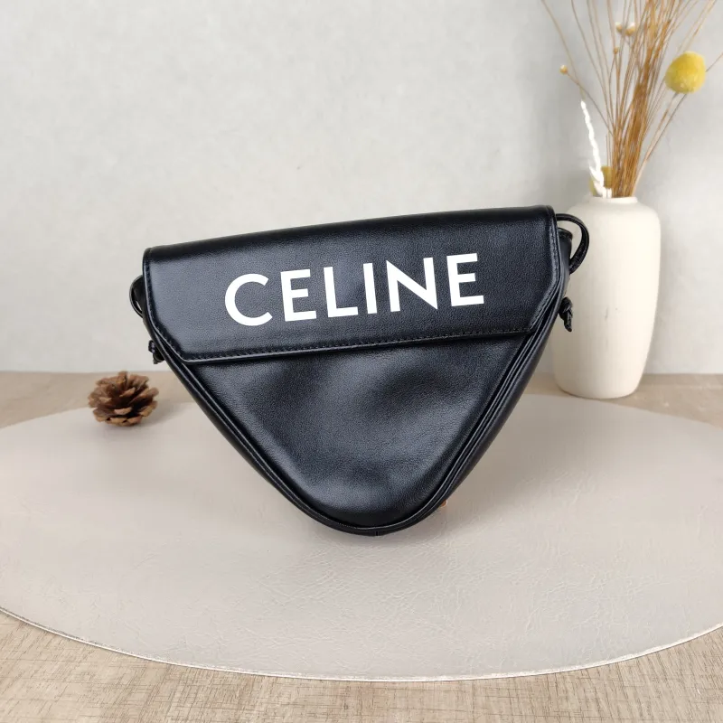 CELINE Crossbody Bag Crossbody Bag Black Calfskin 22 × 3.5 × 15 cm