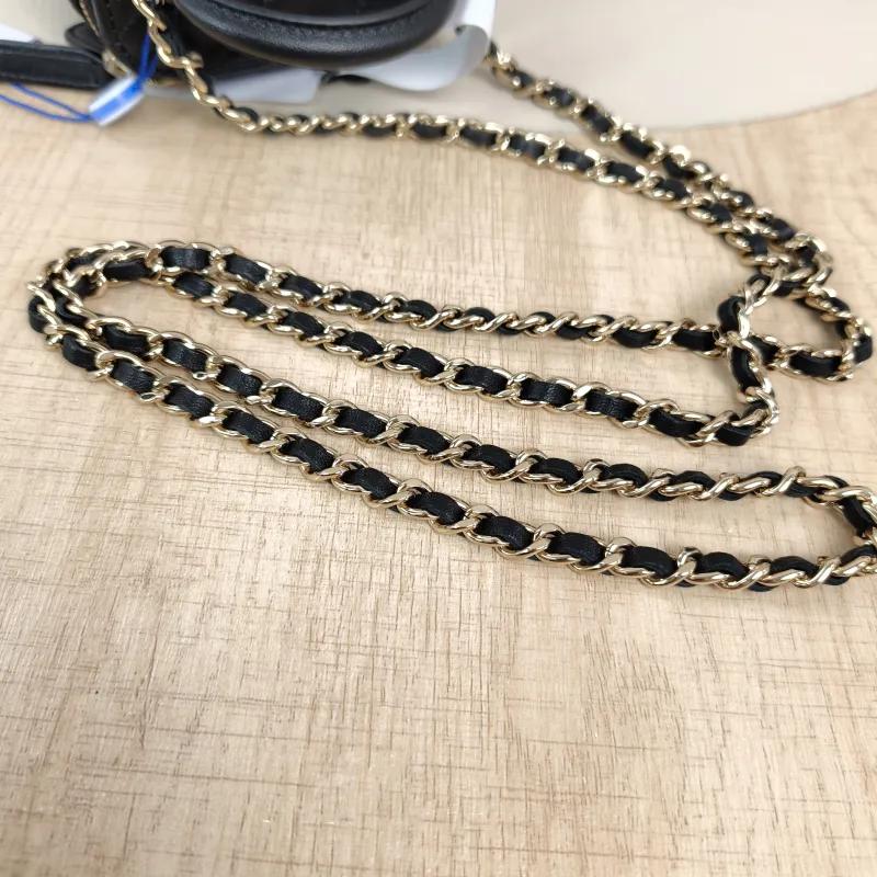 Chanel Crossbody Bag Edition Black Lambskin One Size11 × 7 × 9 cm — detail view 4 of 13