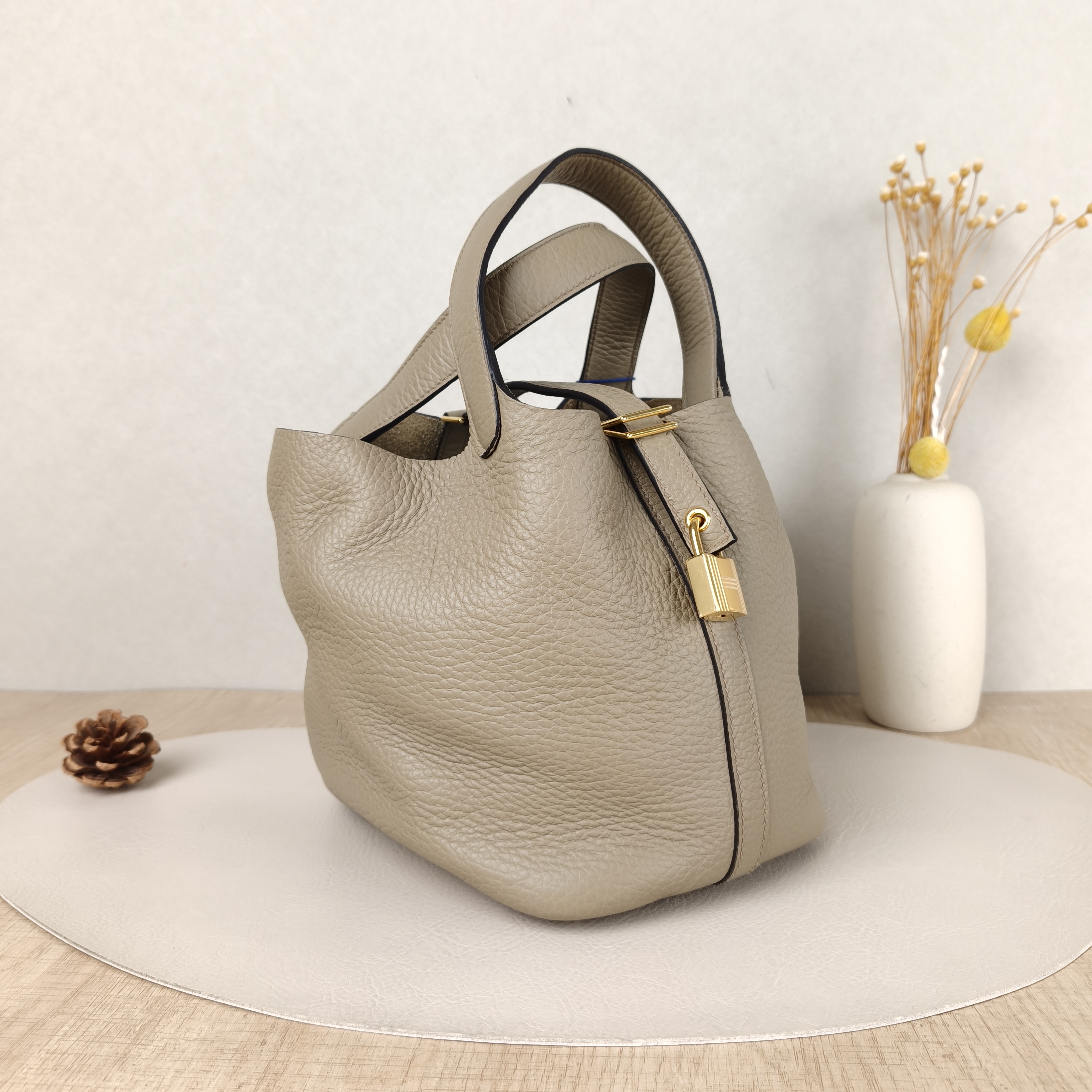 Hermès Top Handle Bag Picotin Lock 18 18S2 Togo Calfskin Small18 × 13 × 18 cm — cover view 3 of 5