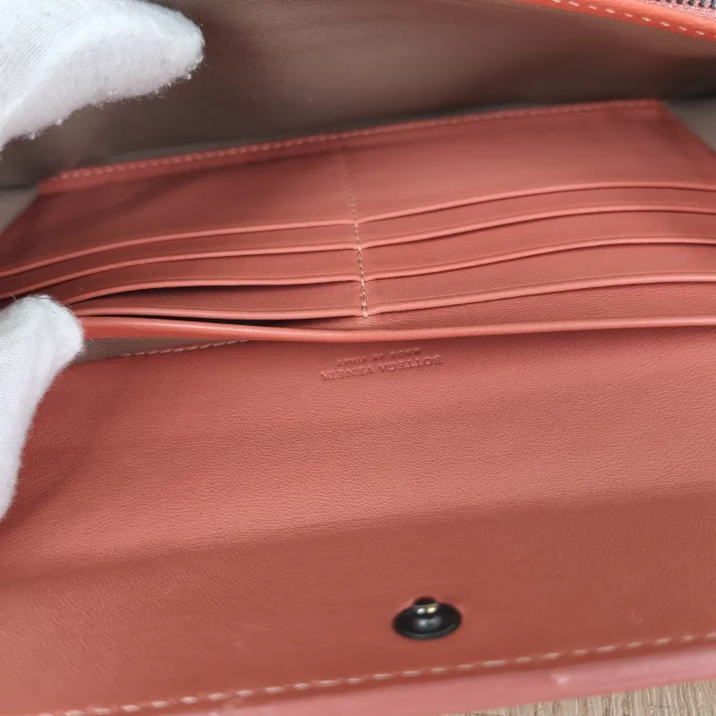 Bottega Veneta Wallet Edition Wallet Lambskin One Size19 × 3 × 9.5 cm — detail view 6 of 10