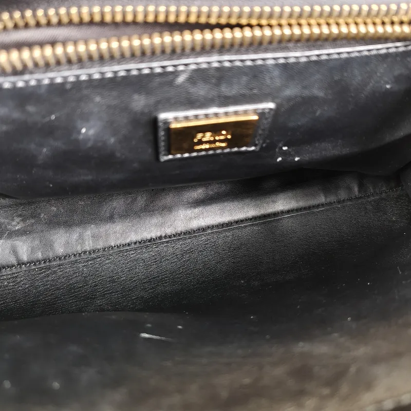 FENDI Crossbody Bagpeekaboo lconic Crossbody Bag Black Calfskin Medium33.5 × 13 × 25.5 cm — detail view 4 of 11