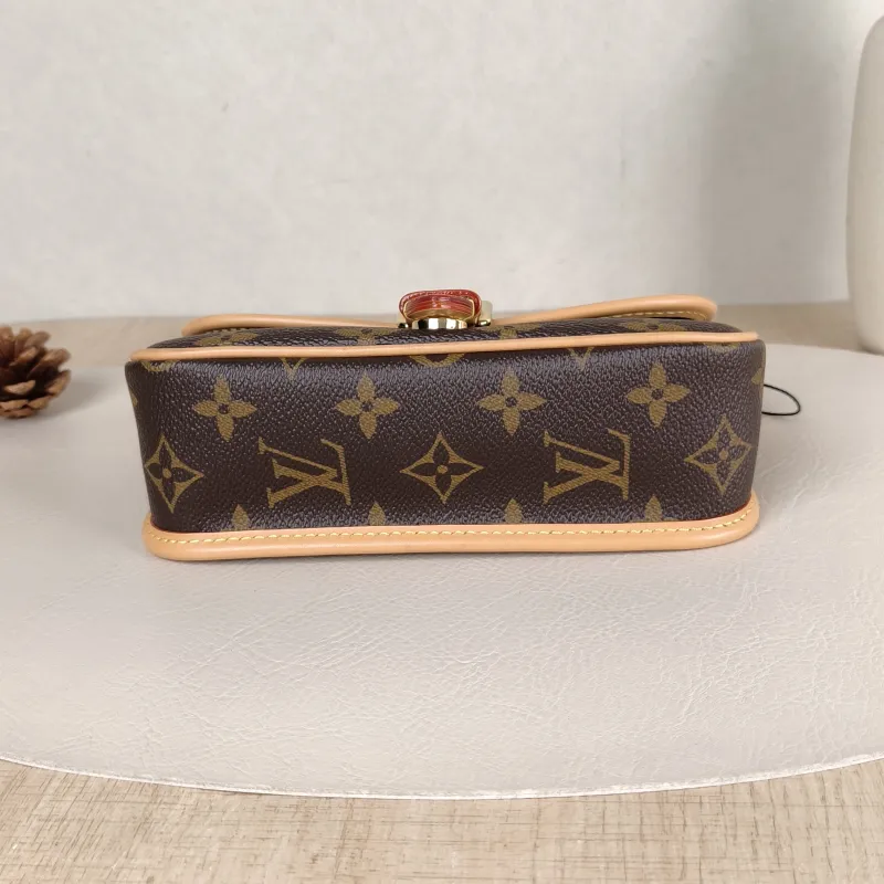 Louis Vuitton Crossbody Bag Diane Baguette Bag Monogram PV Cnano19 × 6 × 10.5 cm — cover view 4 of 5