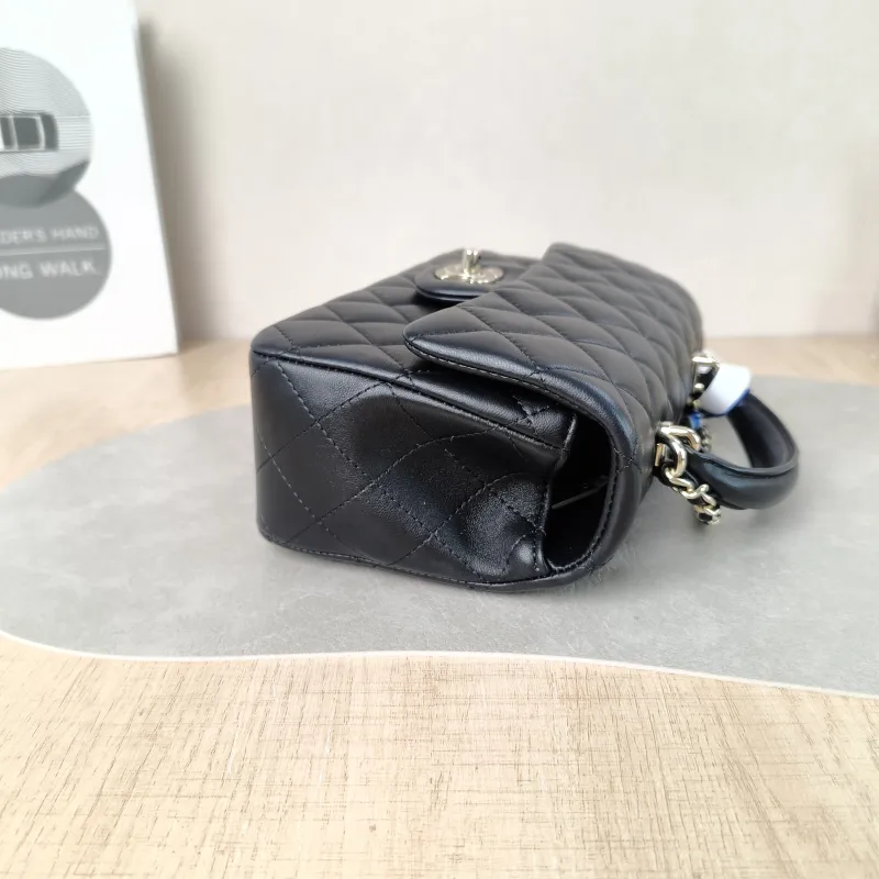 Chanel Crossbody Bag mini Black Lambskin mini 20 × 6 × 12 cm — detail view 8 of 13