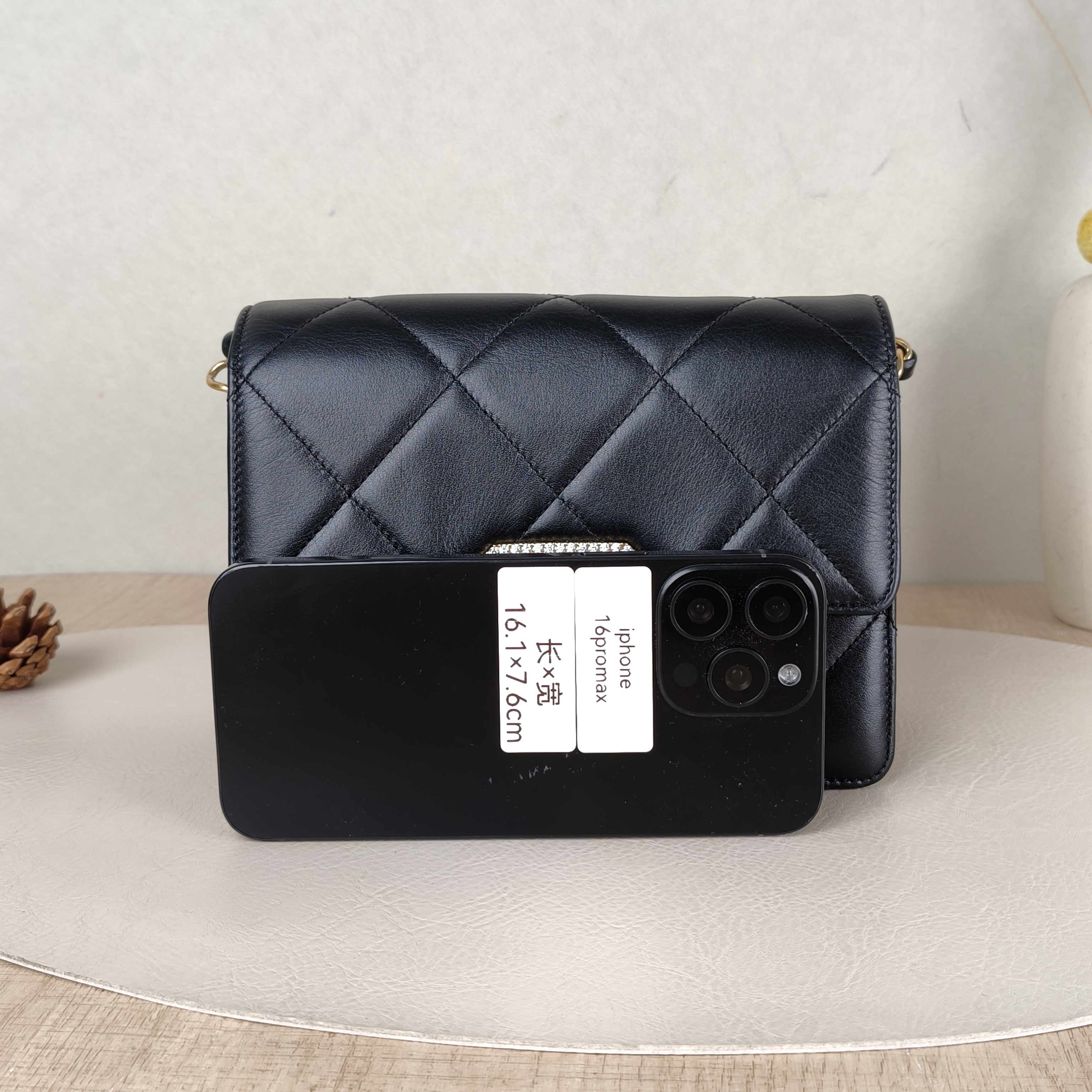 Chanel Crossbody Bag23c Black Lambskinmini19 × 8 × 14 cm — cover view 4 of 5