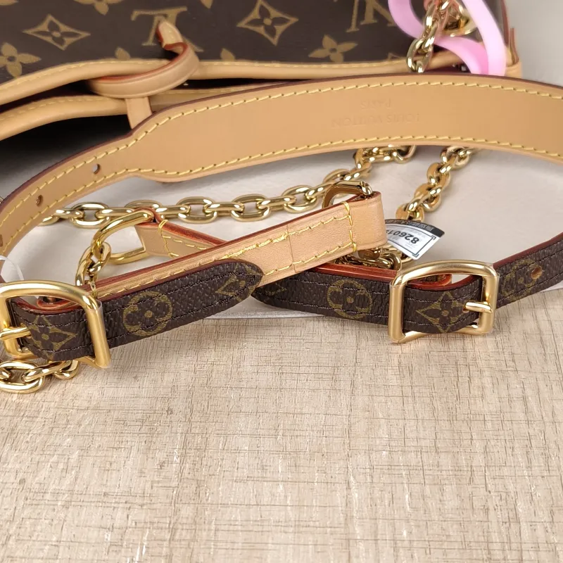 Louis Vuitton Crossbody Bag Carryall BB Monogram PVC BB 26 × 10 × 17 cm — detail view 4 of 12