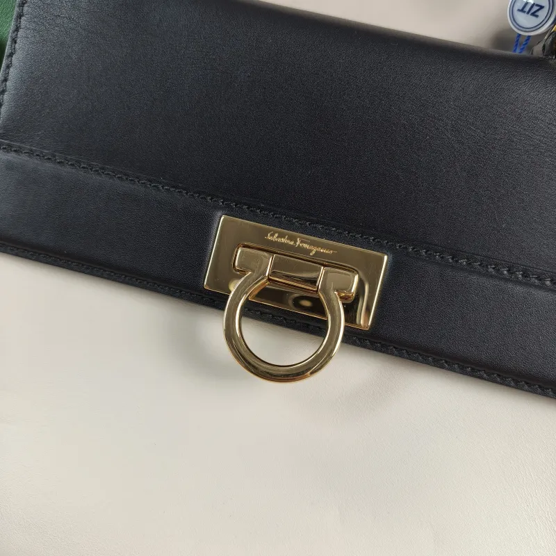 FERRAGAMO Shoulder Bag Shoulder Bag Colorblock Calfskin One Size24 × 13 × 17 cm — detail view 6 of 14