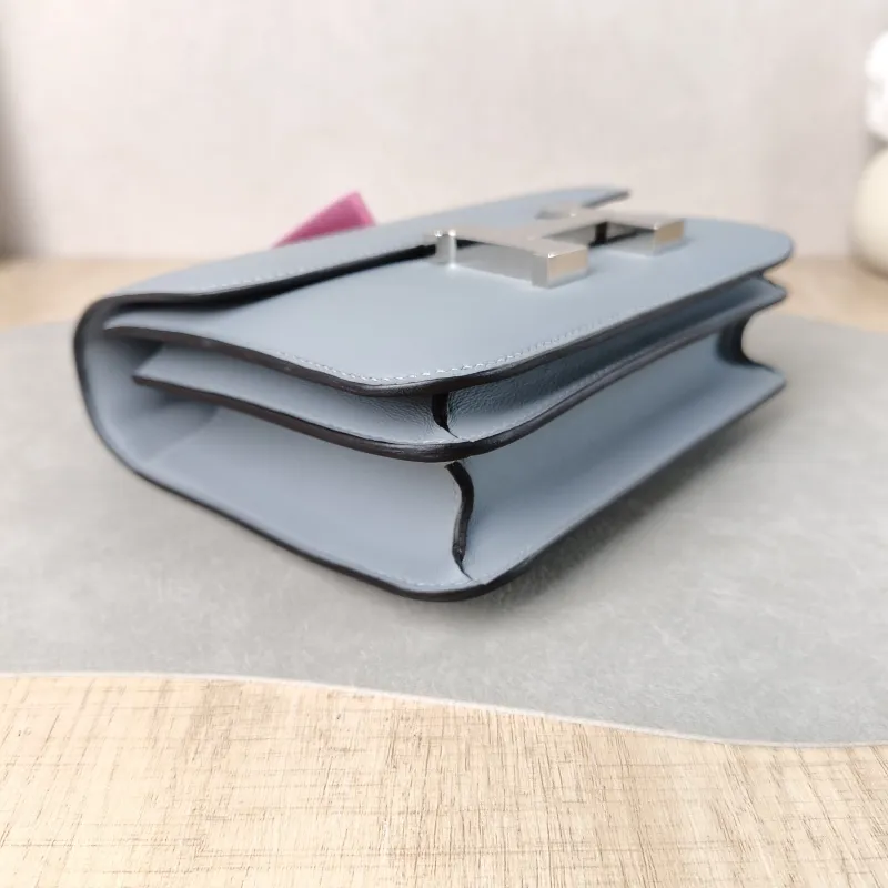 Hermès Crossbody Bag Constance 19 Silver-Tone Hardware Swift Calfskin Mini 19 × 4 × 15 cm K — detail view 10 of 13