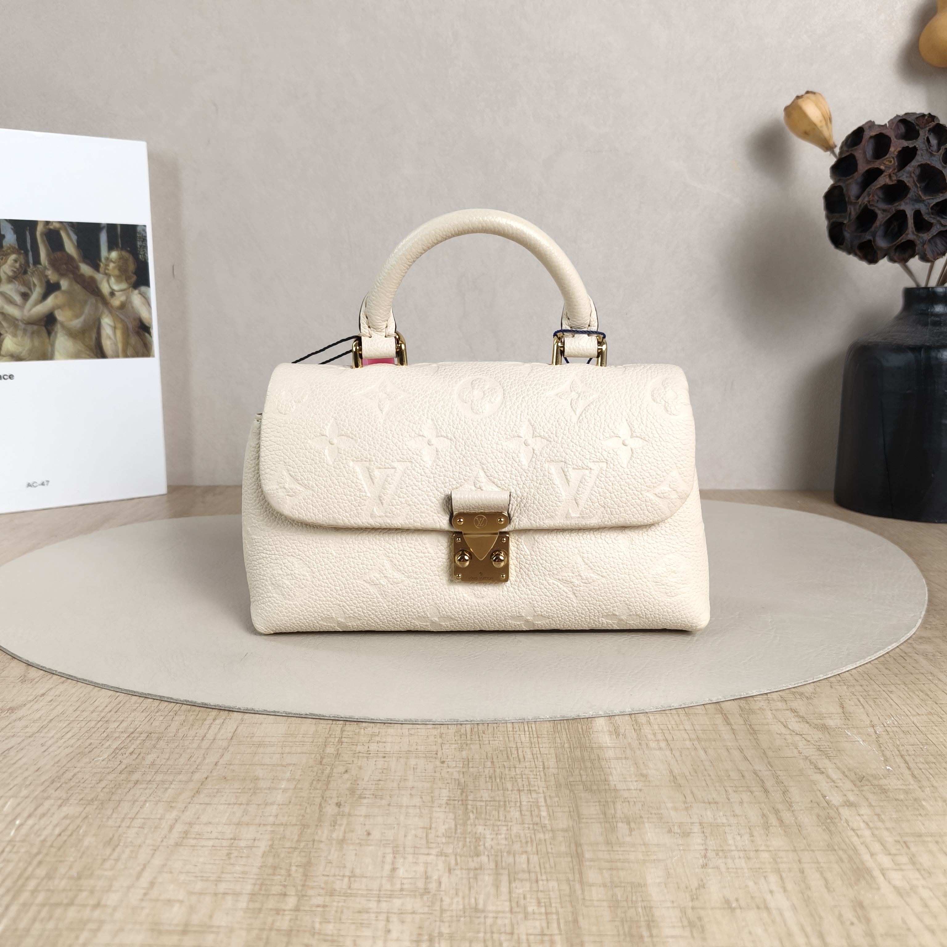 Louis Vuitton Crossbody Bag MADELEINE White Empreinte Embossed Calfskinnano21 × 6 × 12.5 cm