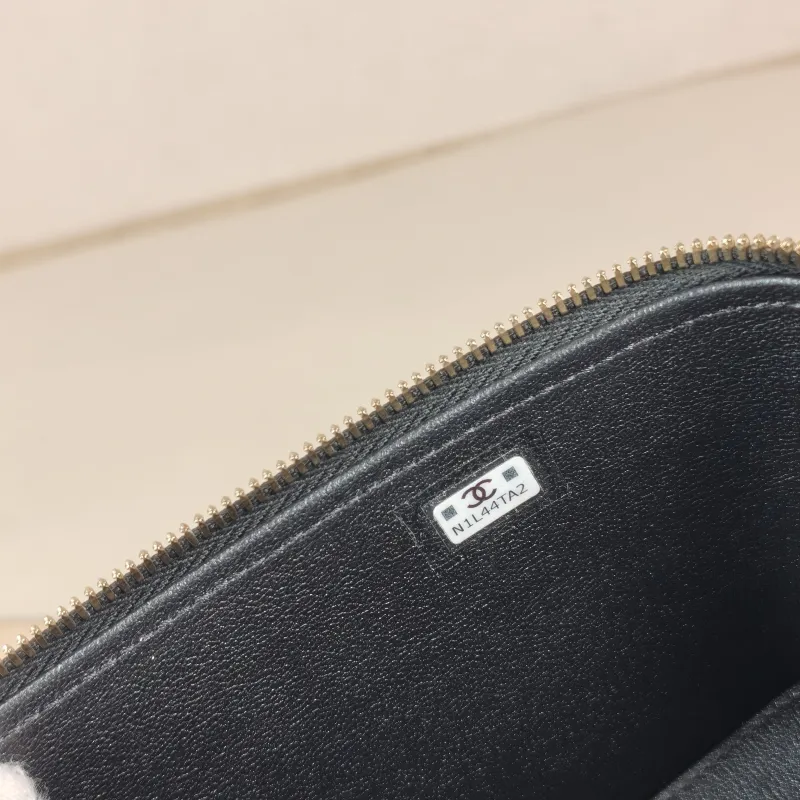 Chanel Crossbody Bag Edition 16 × 8 × 9.5 cm — detail view 12 of 13
