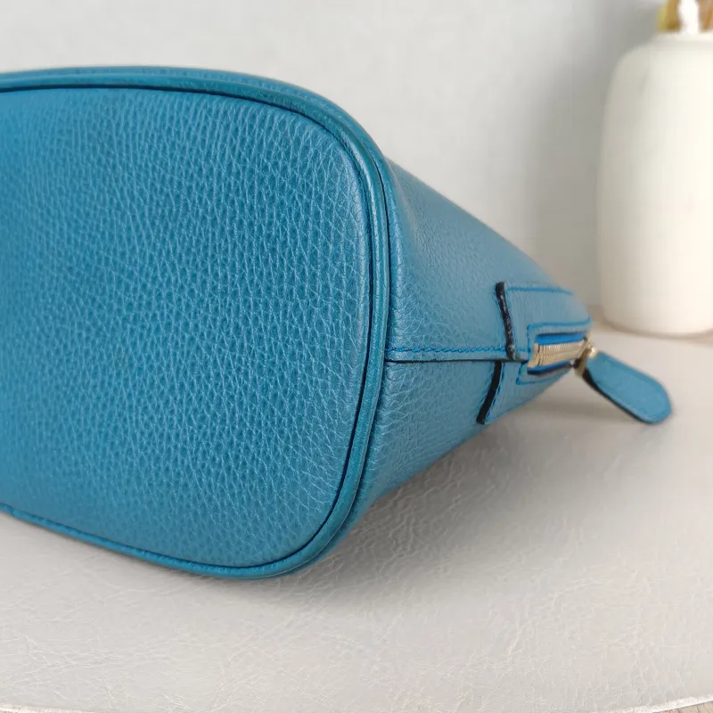 GUCCI Crossbody Bag Crossbody Bag Blue Calfskin One Size24 × 12 × 18 cm — detail view 2 of 13