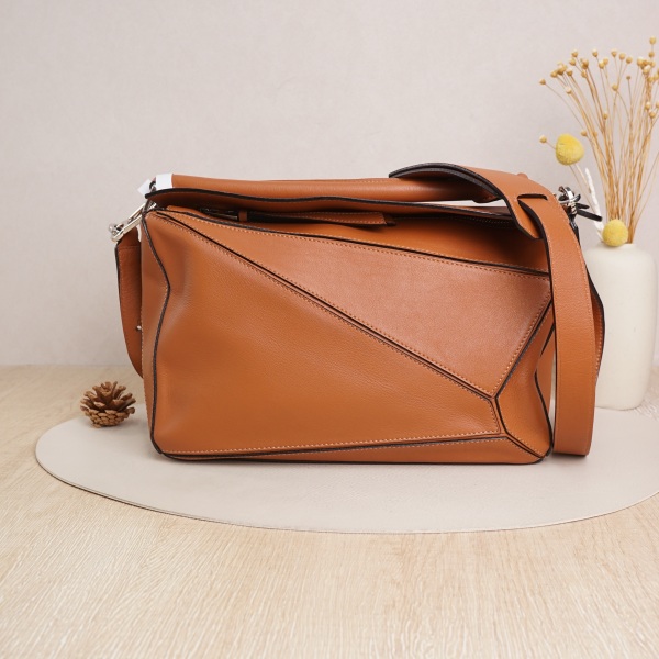 LOEWE Shoulder Bag Puzzle Caramel CC alfskin29 × 14 × 19.5 cm