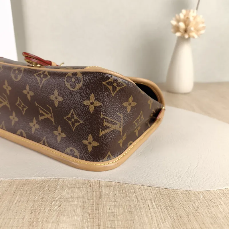 Louis Vuitton Crossbody Bag Diane Baguette Bag Shoulder Strap PVC Small 24 × 9 × 15 cm — detail view 8 of 13