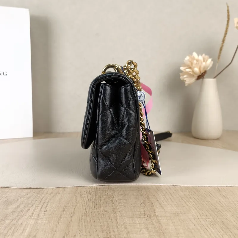 Chanel Crossbody Bag24b Black Lambskin One Size21 × 5 × 15 cm — detail view 12 of 13