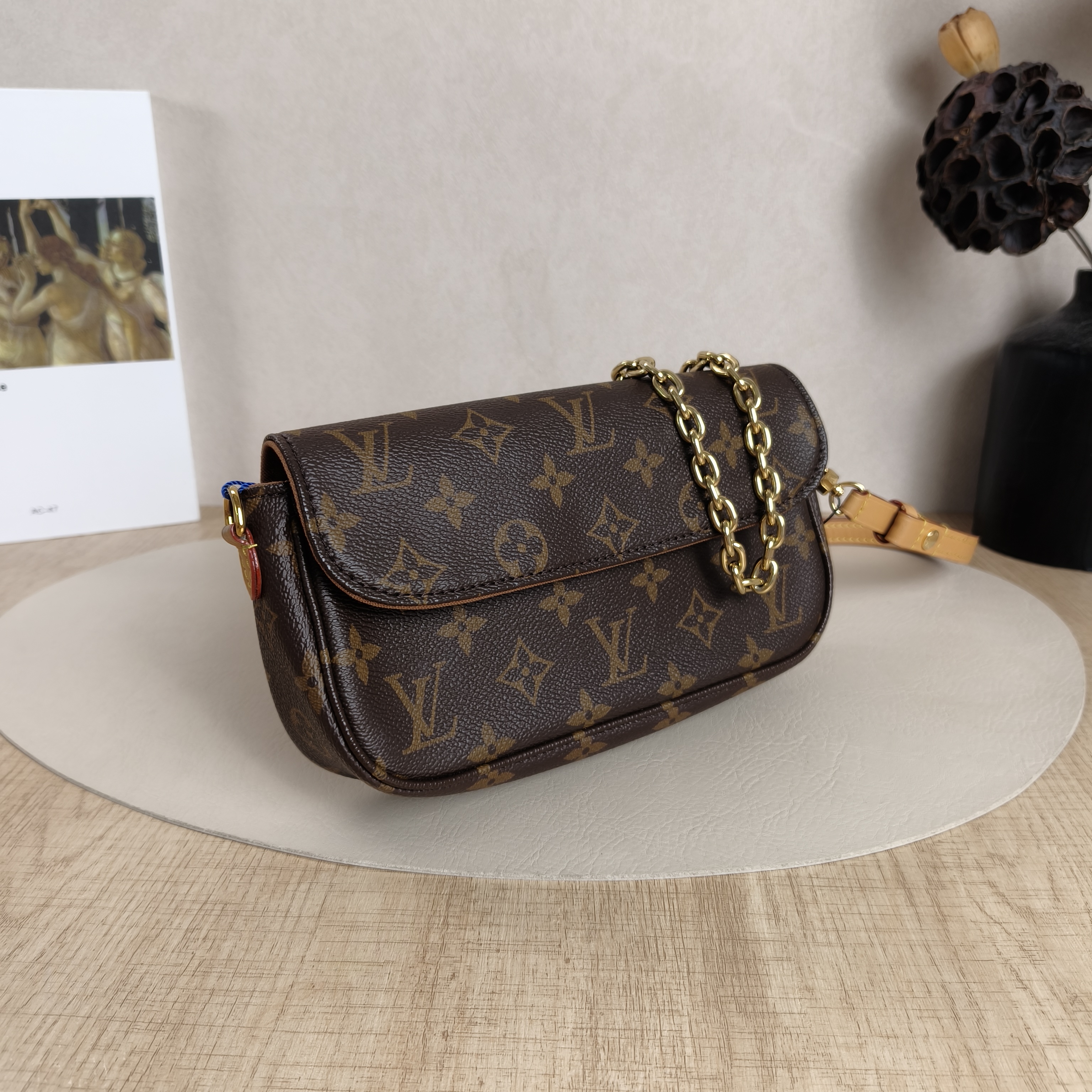 Louis Vuitton Crossbody Bag IVY Monogram PVC Small23.5 × 4.3 × 12 cm — cover view 4 of 11
