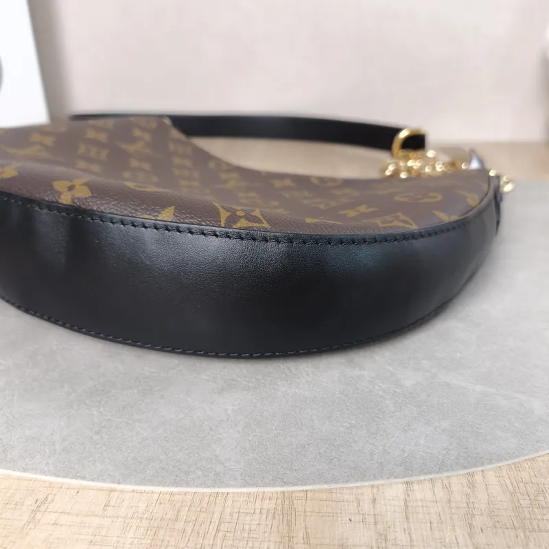 Louis Vuitton Shoulder Bag COOKIE Monogram PVCBB28.5 × 5 × 19 cm — detail view 8 of 14