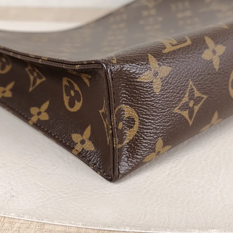 Louis Vuitton Clutch 26 Monogram PVC Large 25 × 5.5 × 20 cm — detail view 8 of 9