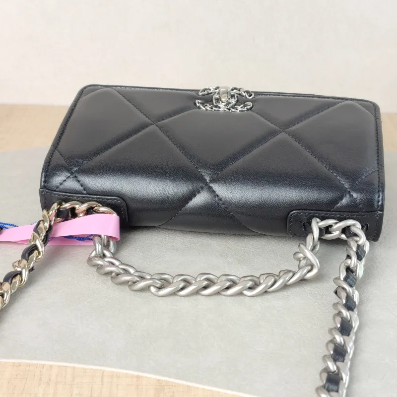Chanel Crossbody Bag 19Bag WOC Black SL ambskin Mini 19.2 × 3.5 × 12.3 cm — detail view 4 of 11