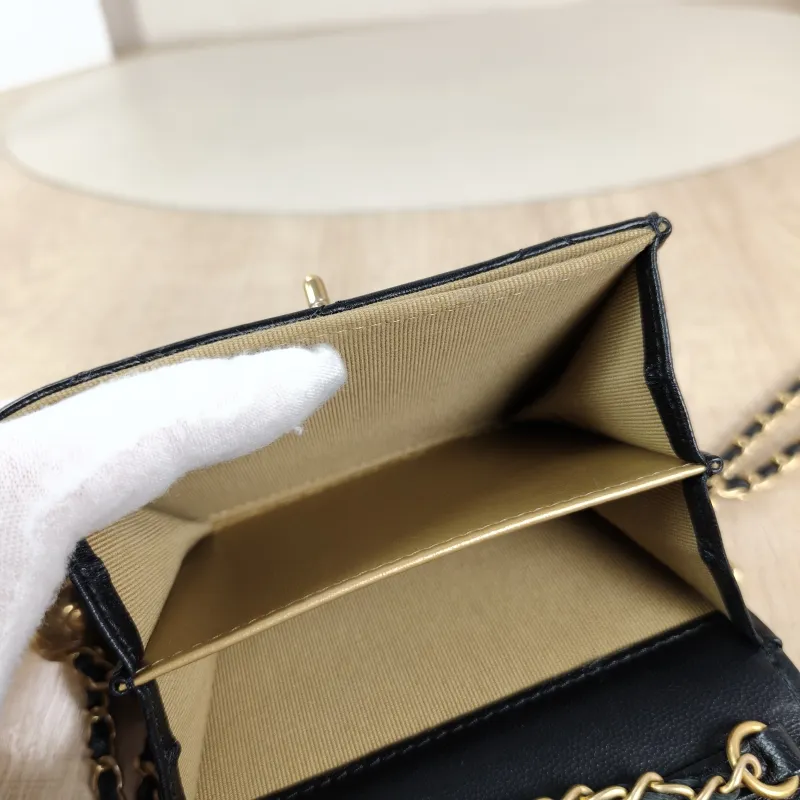 Chanel Crossbody Bag Crossbody Bag Black Lambskin One Size11 × 2 × 9 cm — detail view 4 of 11