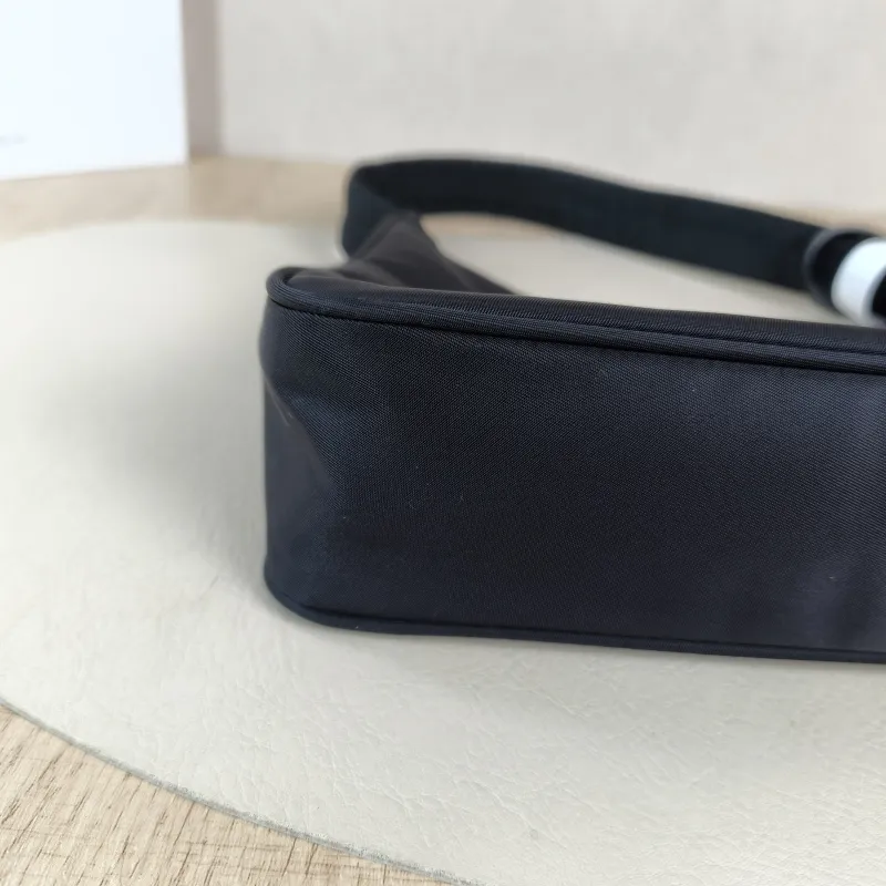PRADA Shoulder Bag Re-Edition 2005 Hobo Black Nylonmini22 × 6.5 × 18 cm — detail view 8 of 11