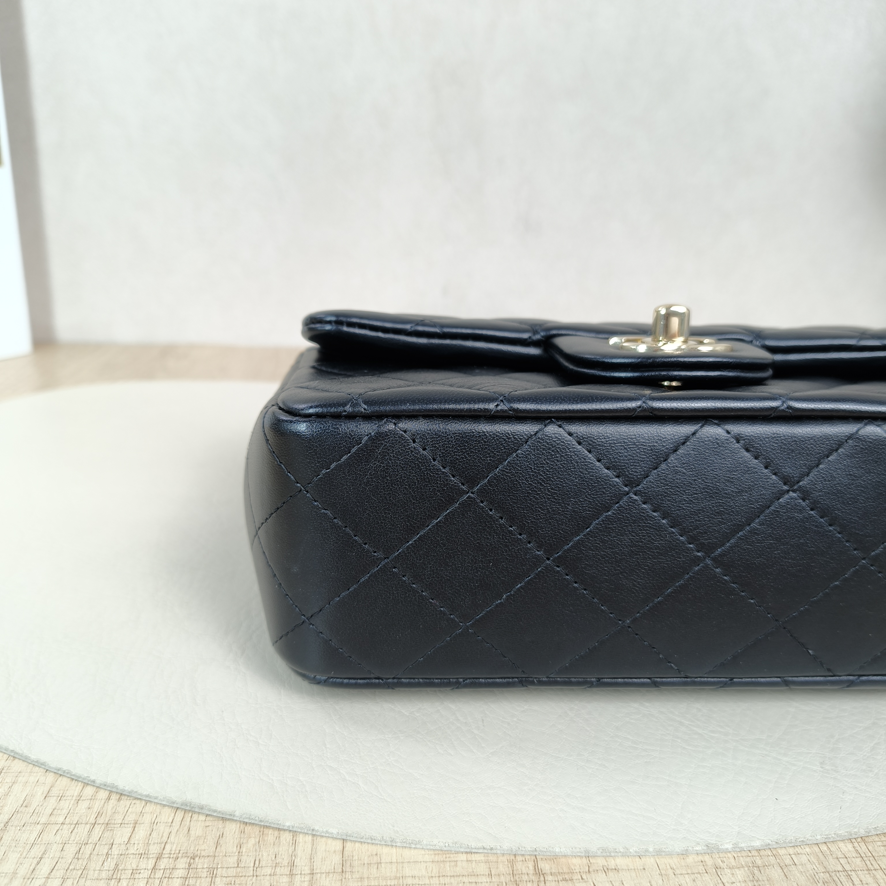 CHANEL Bag 22sclassic flag large mini cf mini mini20*6*12 detail 2