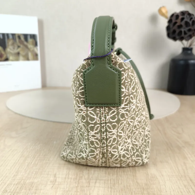 LOEWE Top Handle Bagcubi Vanity Case Bag Monogram Canvas Small20 × 11 × 15 cm — detail view 4 of 10