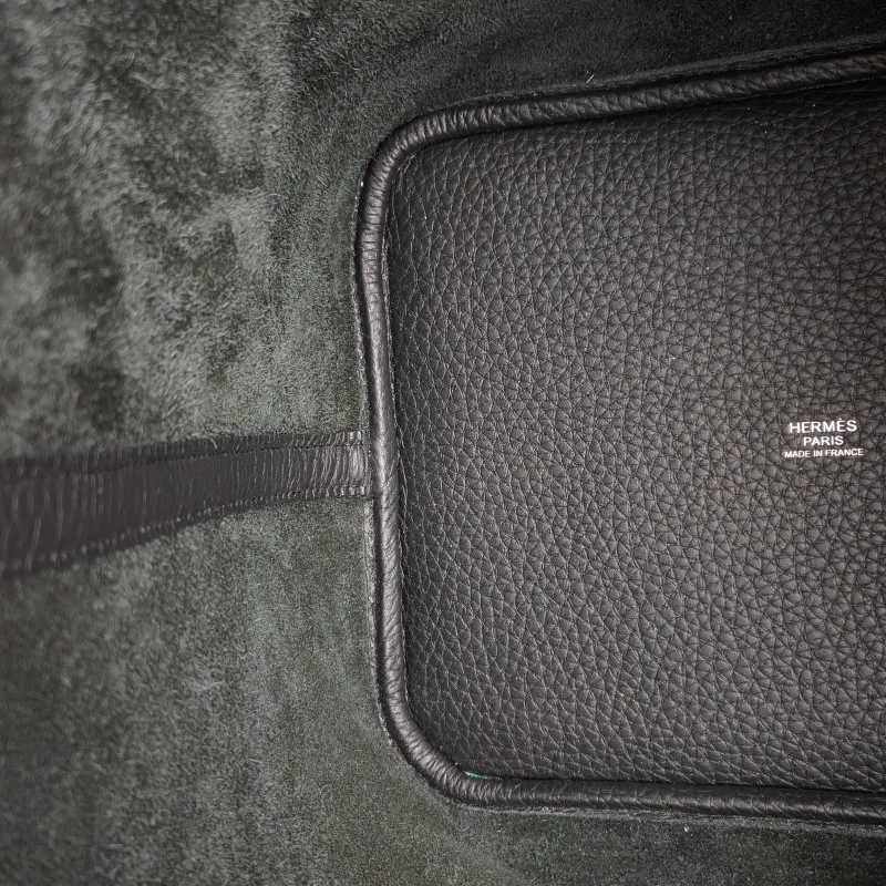 Hermès Top Handle Bag Picotin Lock 22 22 Black TC Calfskin Medium 22 × 18 × 21 cm k — detail view 7 of 9