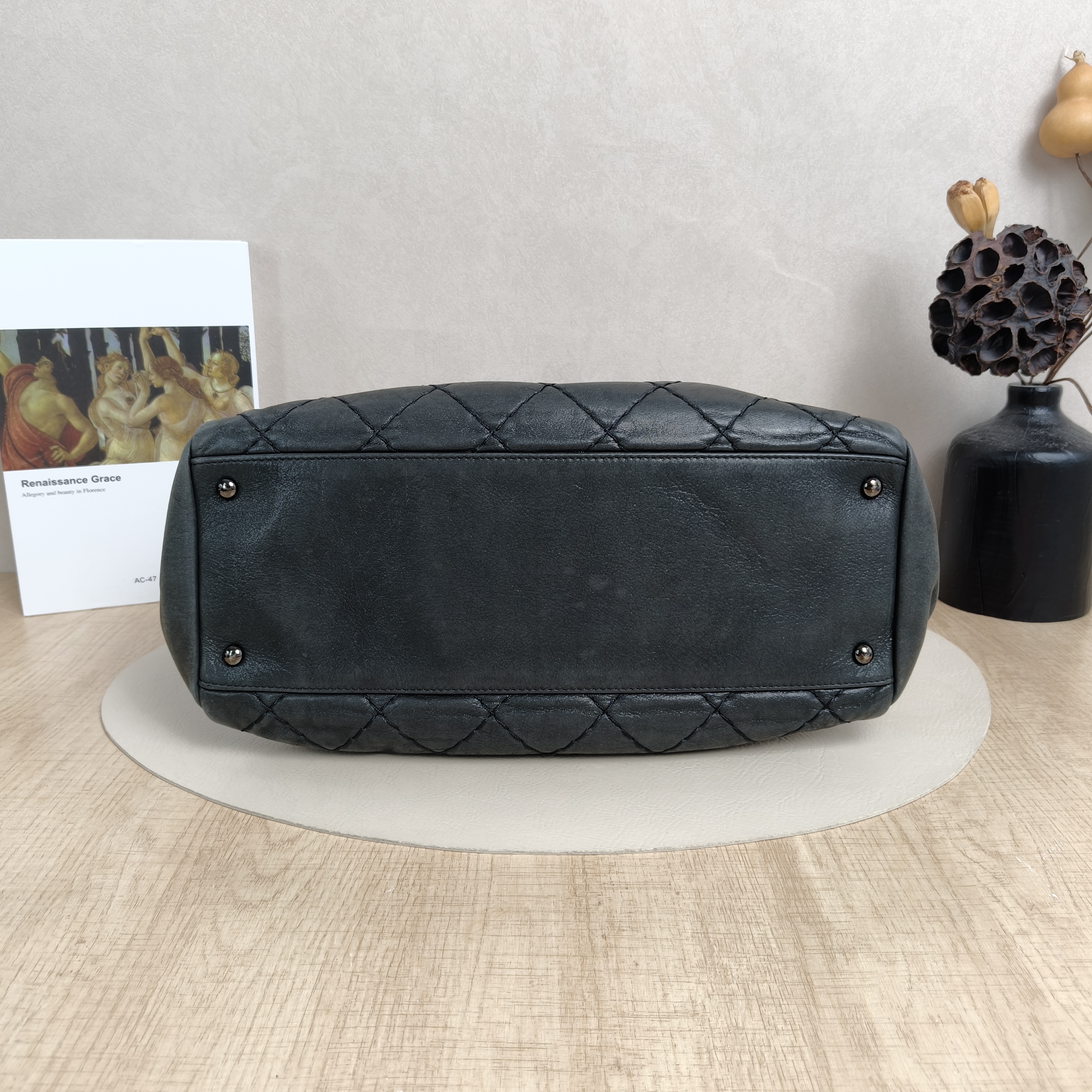 Chanel Shoulder Bag Tote Bag Green Calfskin33 × 11 × 25 cm — cover view 5 of 5