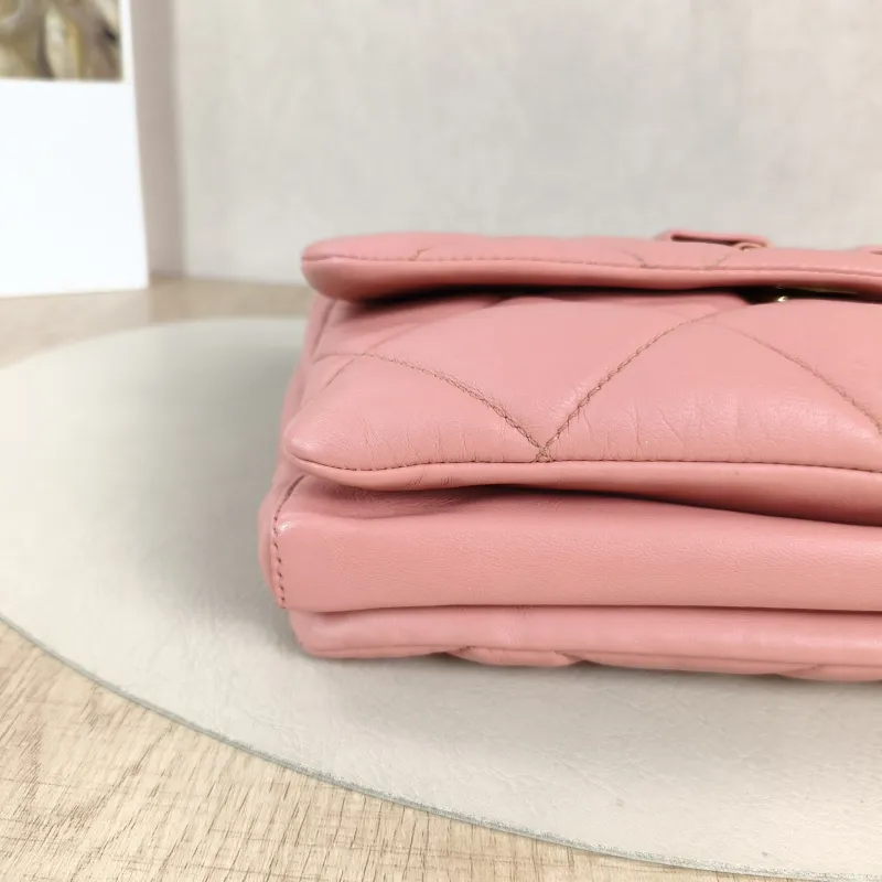FERRAGAMO Shoulder Bag Shoulder Bag Pink Lambskin One Size24 × 5 × 15.5 cm — detail view 10 of 13
